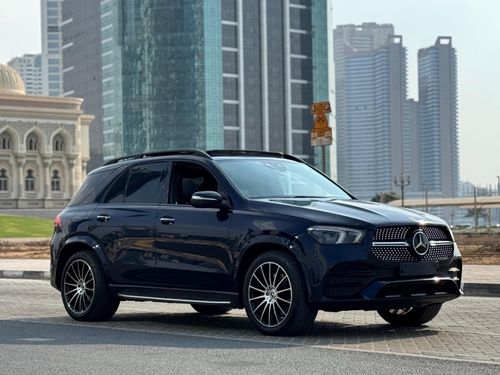 Mercedes-Benz GLE 450 This is a 2021 Mercedes-Benz GLE 450 4MATIC, a luxury mid-size SUV offering a blend of performance,