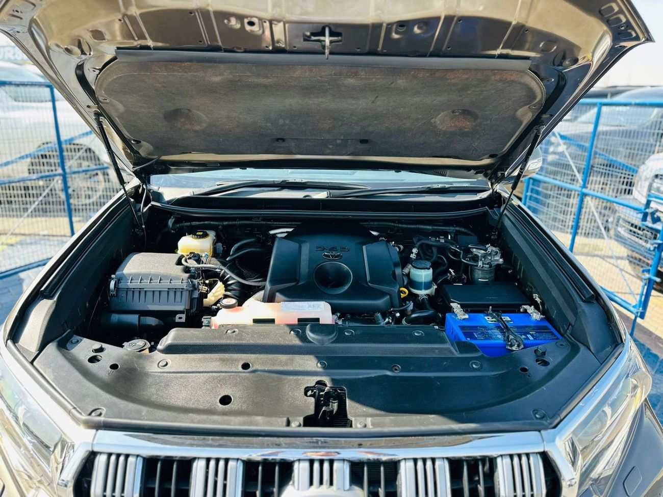 Toyota Prado Toyota Prado 2017 golden colour RHD diesel engine 7 seaters