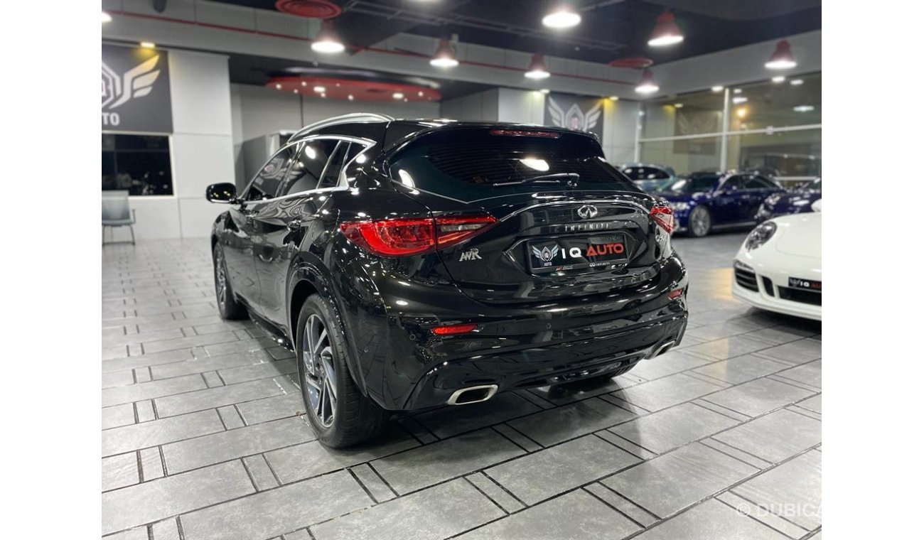 Infiniti Q30