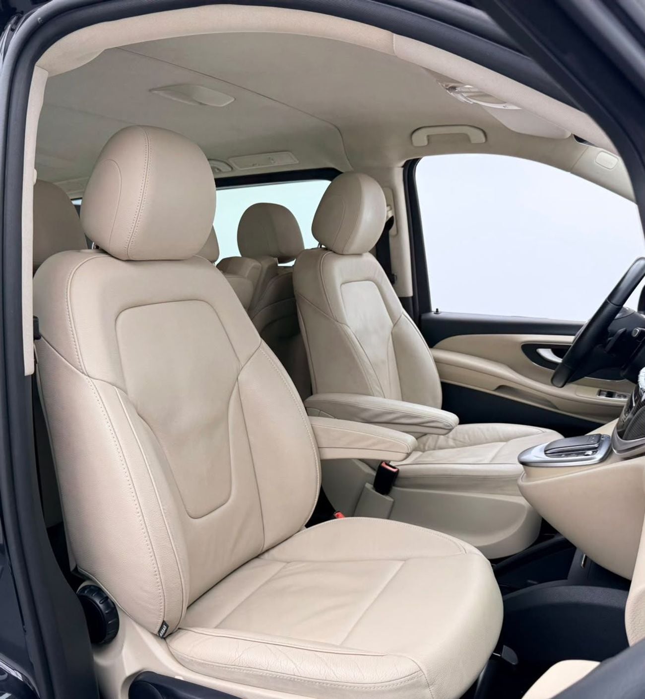 Mercedes Benz V 250 AVANTGARDE/E 2023 Mercedes Benz V250, Warranty, Service History, Fully Loaded, Excellent Condition, GCC
