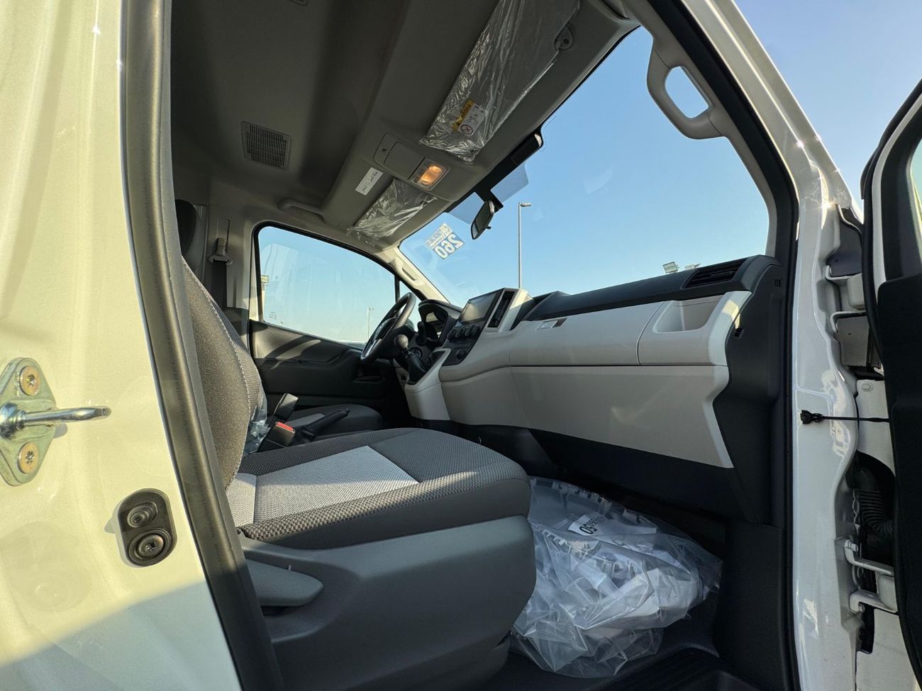 Toyota Hiace 2.8L Diesel Manual 13 seat 2026 Export Price @ 160,000 AED