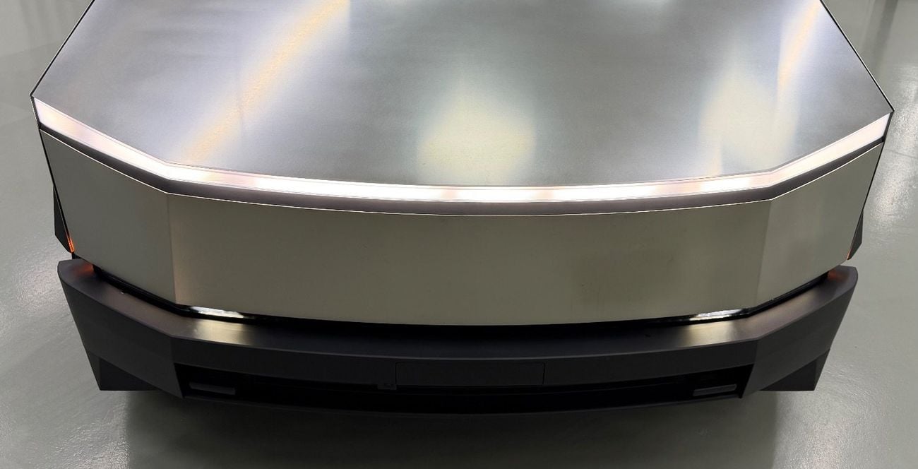 Tesla Cybertruck Foundation Series .. 3 motor