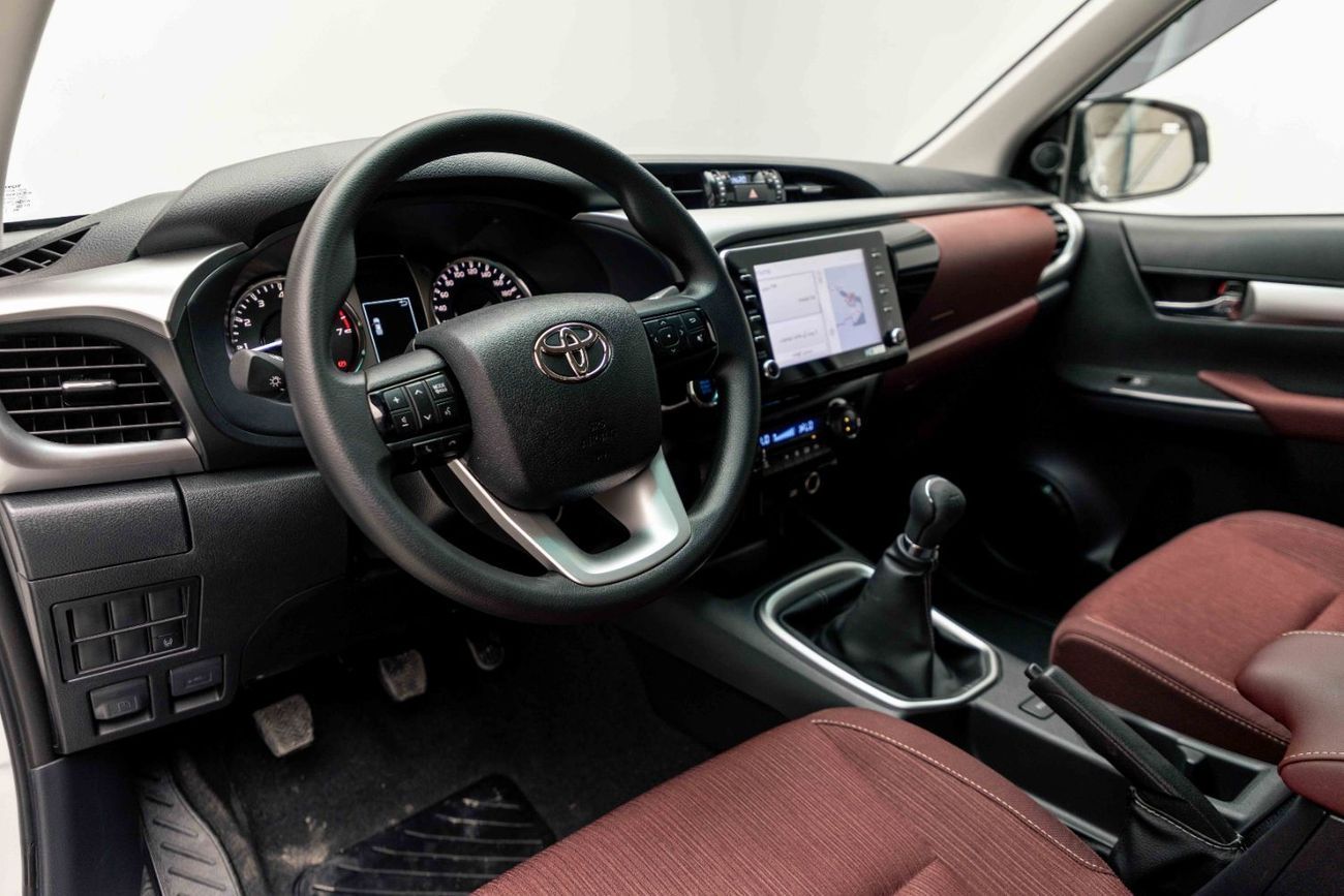 تويوتا هيلوكس 2.7L -Manual - Platinum White Pearl Inside Maroon | Export Only