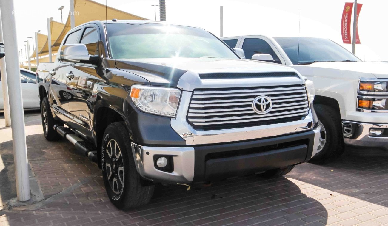 Toyota Tundra 5.7 L V8 SR5 TRD