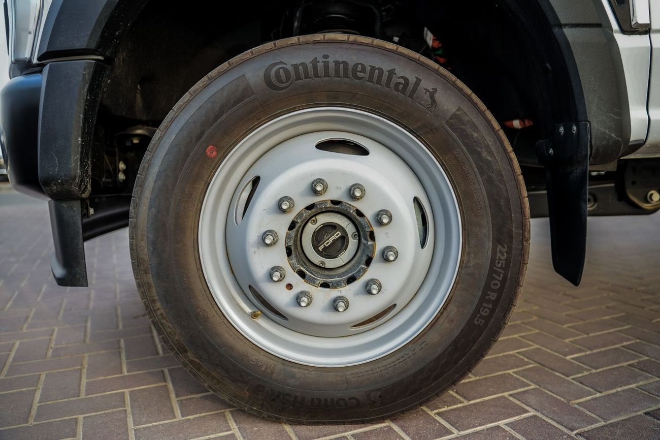 Ford F-550 Ford F-550 Super Duty Chassis Cab