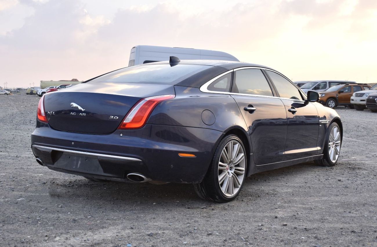 جاكوار XJ " AS IT IS " / Jaguar XJ L 3.0 ( 2016 Model ) in Blue Color GCC Specs