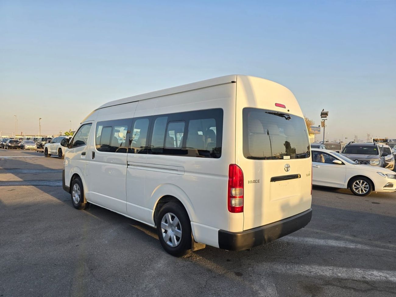 تويوتا هاياس TOYOTA HIACE COMMUTER VAN RHD 2018 MODEL 3.0 L DIESEL AUTOMATIC(PM22105)