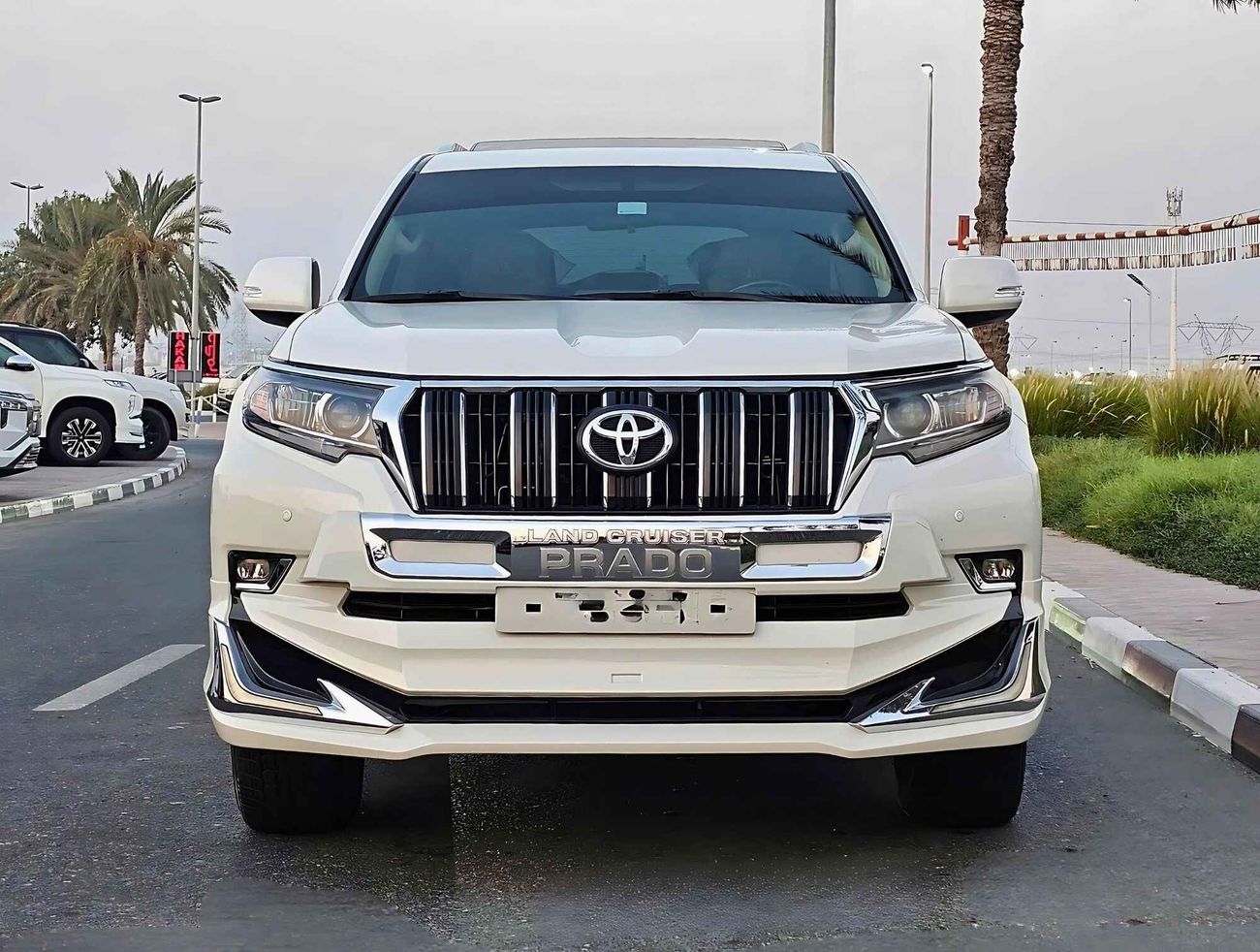 Toyota Prado GXR V6 / SUNROOF / ELECTRIC LEATHER SEATS / BACK TYRE / LOW MILEAGE / ONLY FOR EXPORT / LOT#205198