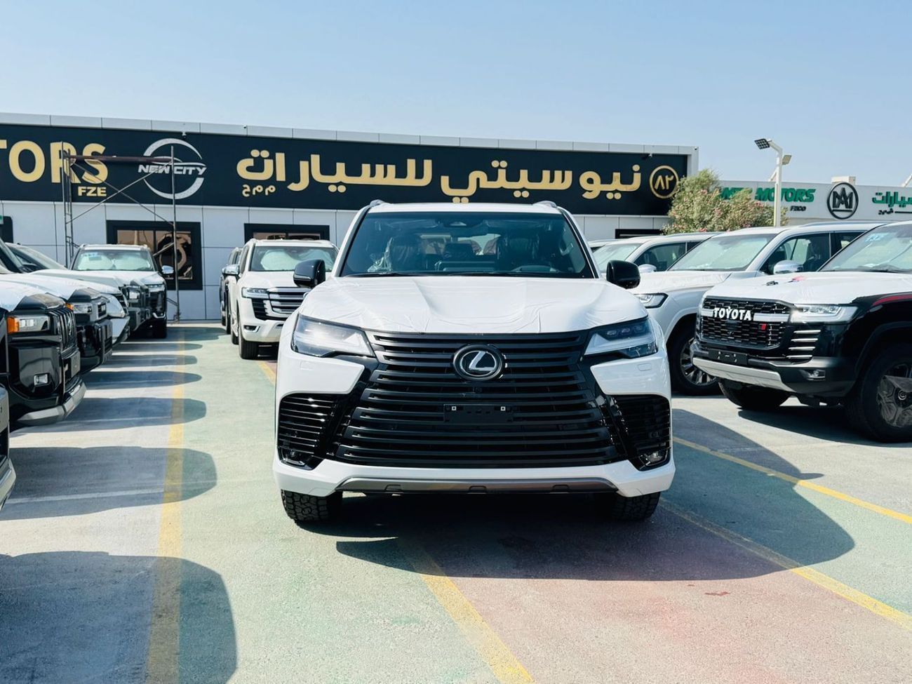 لكزس LX 600 LX600 SIGNATURE 3.5L PTR GCC A/T F/O WHITE 2025