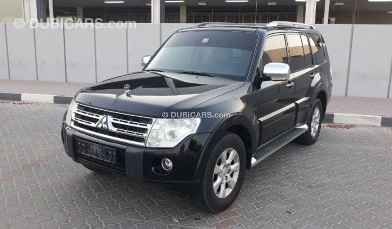 Mitsubishi Pajero 2011 Gulf Specs Full options 3.5 ltr Sunroof Leather interiors