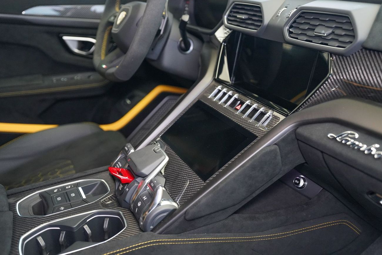 لامبورغيني اوروس 4.0T V8 Performante