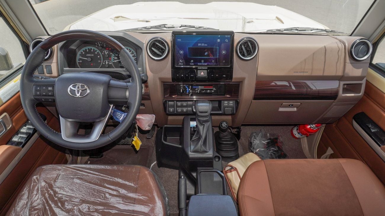 تويوتا لاند كروزر 70 LX 4.0 L V6