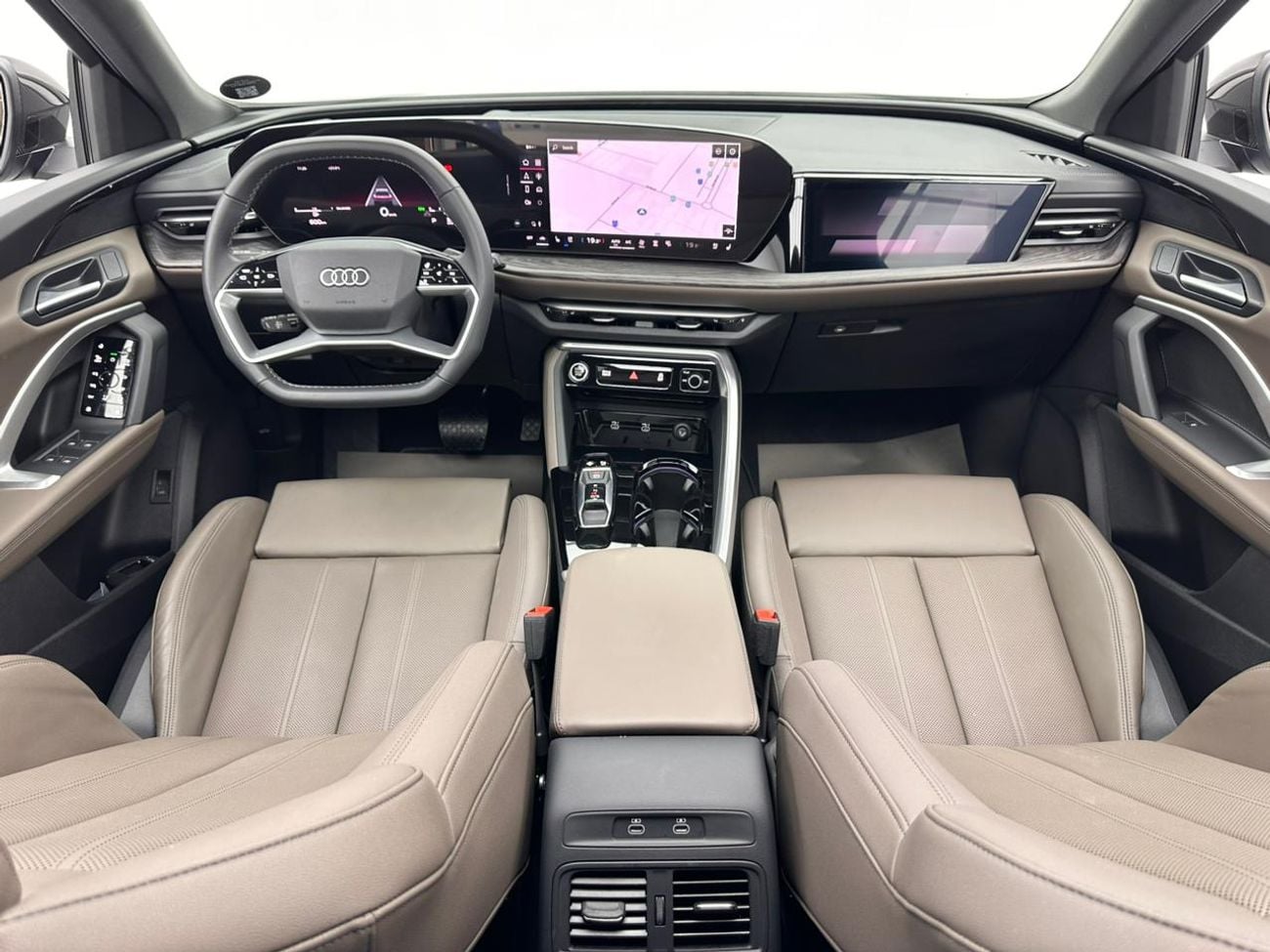 Audi Q5 2025 Audi Q5 S-Line 45 TFSI Quattro, 01/2029 Audi Warranty, 01/2031 Audi Service Contract, GCC