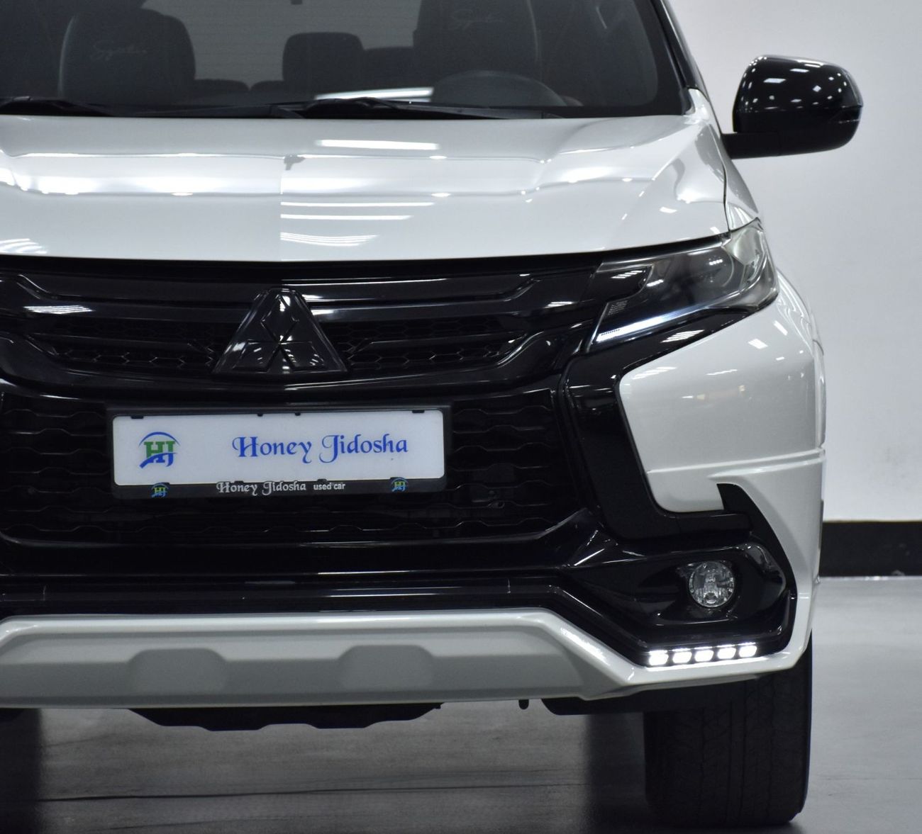 Mitsubishi Montero EXCELLENT DEAL for our Mitsubishi Montero Sport Signature Edition ( 2019 Model ) in White Color GCC 