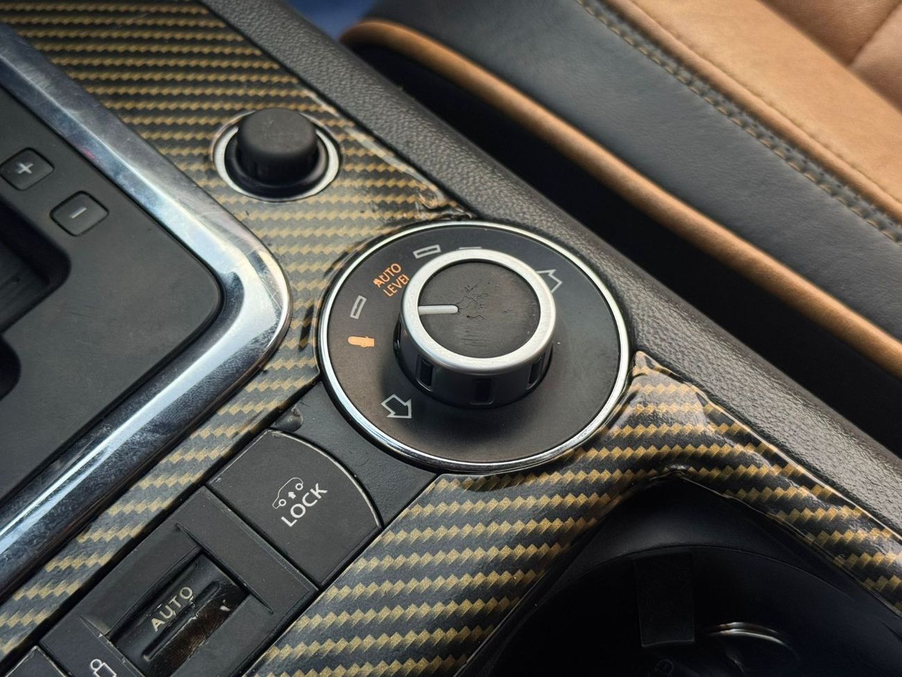 فولكس واجن طوارق فولكس فاجن طوارق W12 دفع رباعي، محرك بنزين W12، ناقل حركة أوتوماتيكي، مقاعد جلدية كاملة، مقاعد كهربا