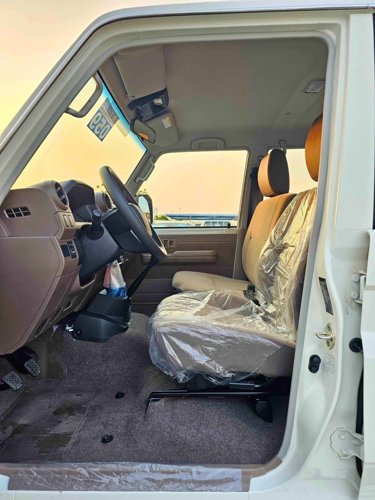 تويوتا لاند كروزر 70 LC76 LX /4.0L PETROL V6 M/T / CHROME HANDLE & MIRRORS / REAR CAMERA (CODE # 76PME)