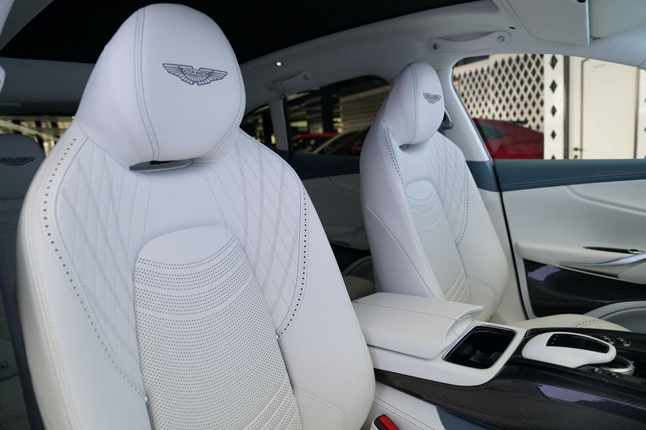 Aston Martin DBX 707