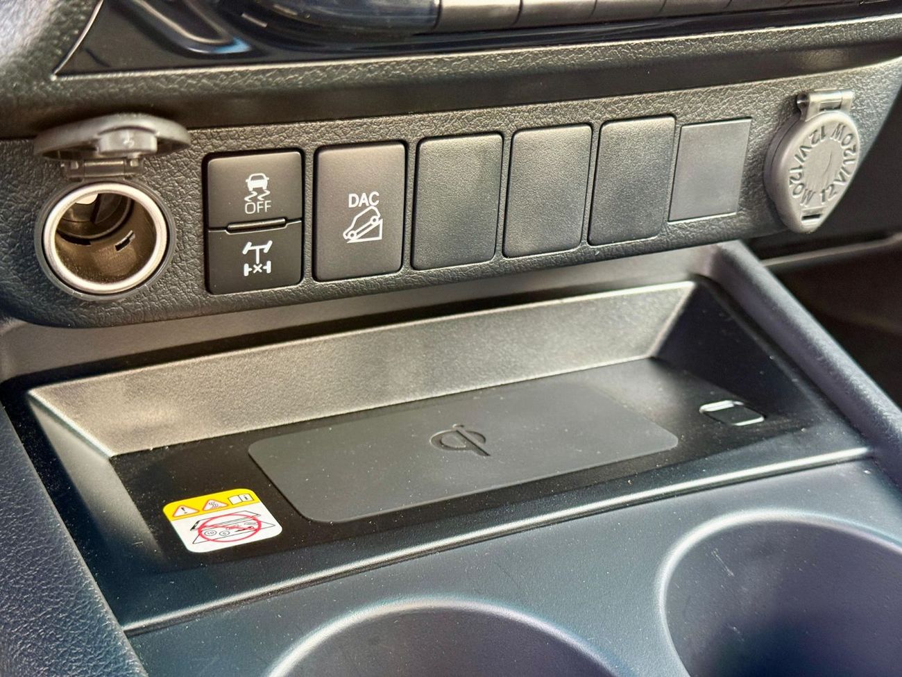 تويوتا هيلوكس TOYOTA HiLUX GR 2.8 DiESEL FuLL 2025 WHiTE