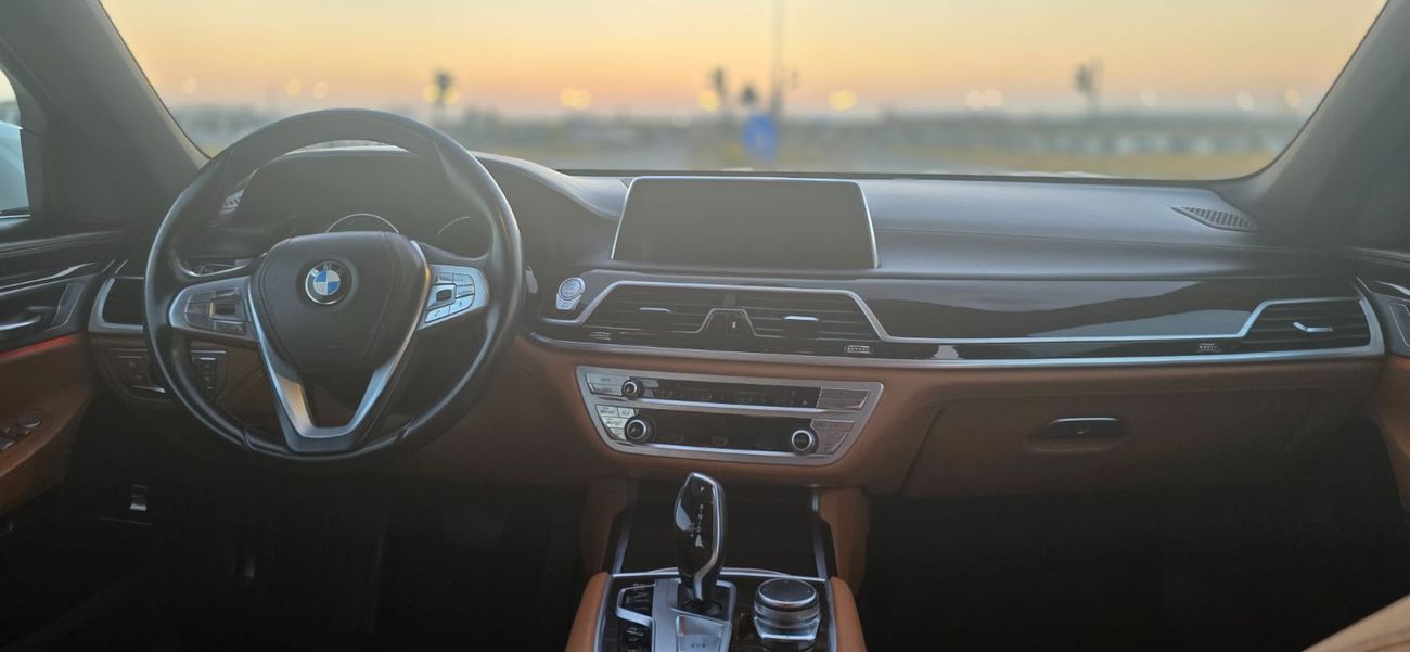 بي أم دبليو 730Li