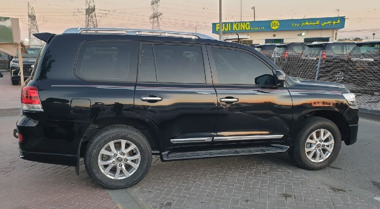 Toyota Land Cruiser GXR - V8 - PETROL (FULL OPTION)