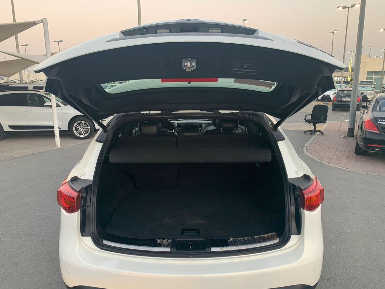 Infiniti QX70 Infiniti QX70 S