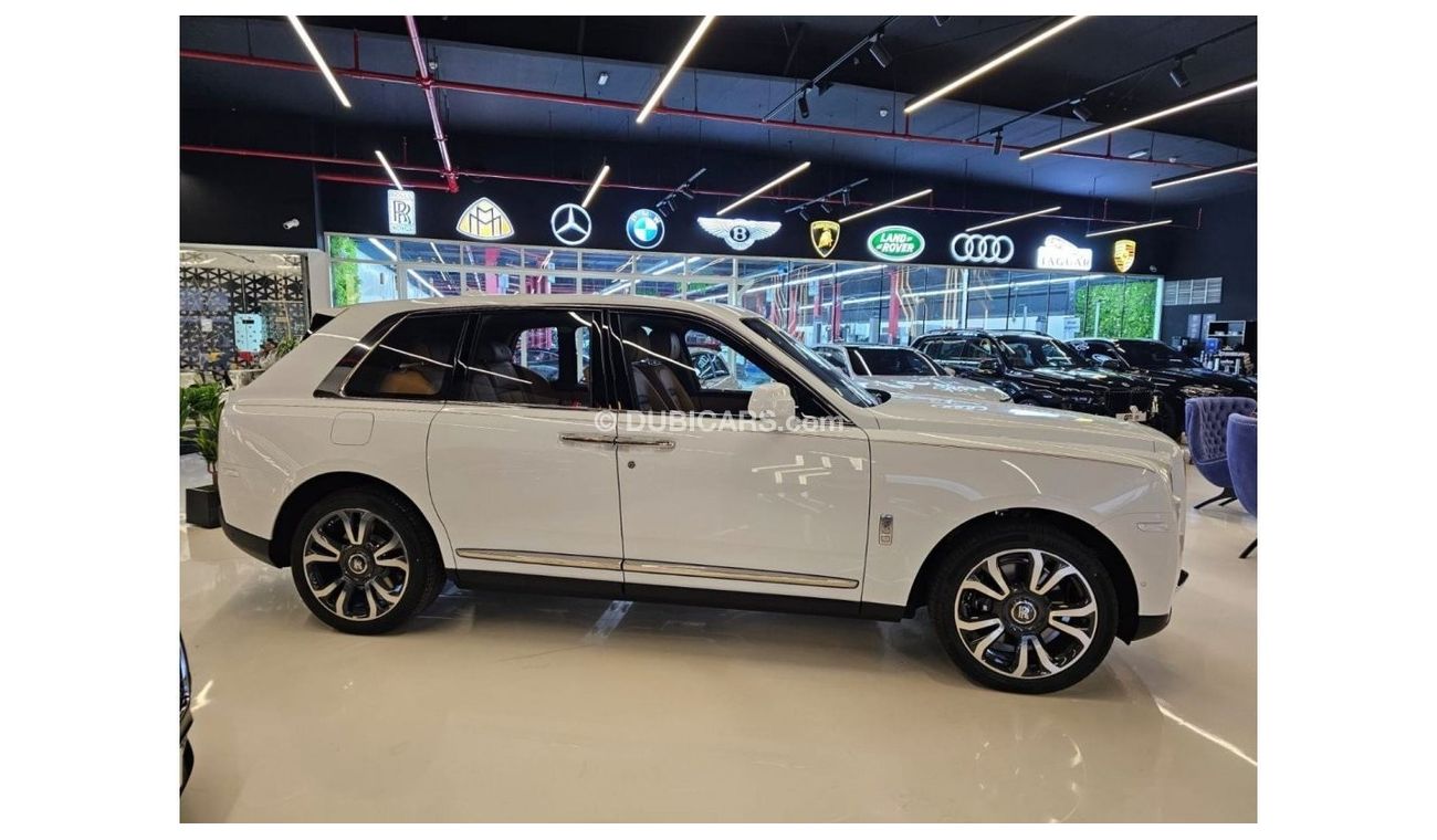 Rolls-Royce Cullinan CULLINAN 2023 GCC/DEALER 4 WARRANTY AND SERVICE CONTRACT UNLIMITED