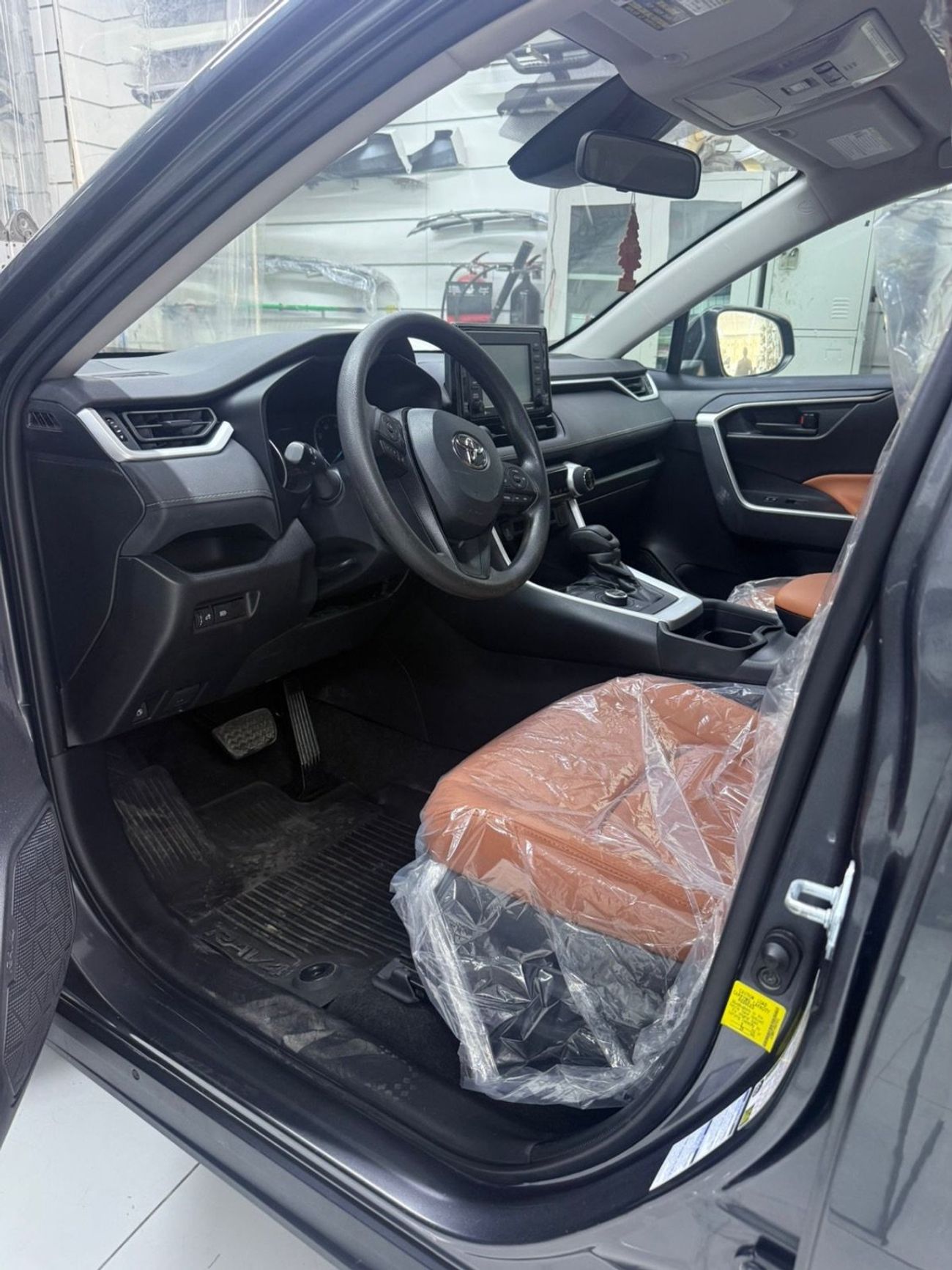 Toyota RAV4 LE 2.5L (219 HP)