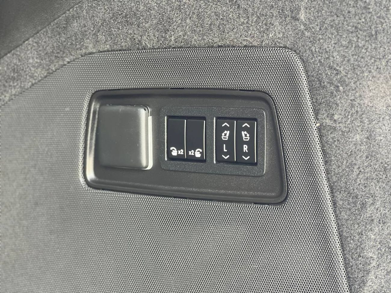 Cadillac Escalade Luxury 6.2L LUXURY PLATINUM 6.2L V8 PTR A/T // 2022 // FULL OPTION WITH RADAR , 360 CAMERA , HEADUP