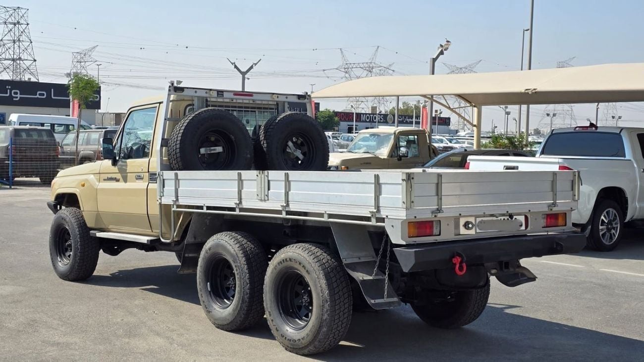 تويوتا لاند كروزر بيك آب TOYOTA LC79 6x6 SINGLE CABIN 4.0L MT  2015 MODEL YEAR BEIGE