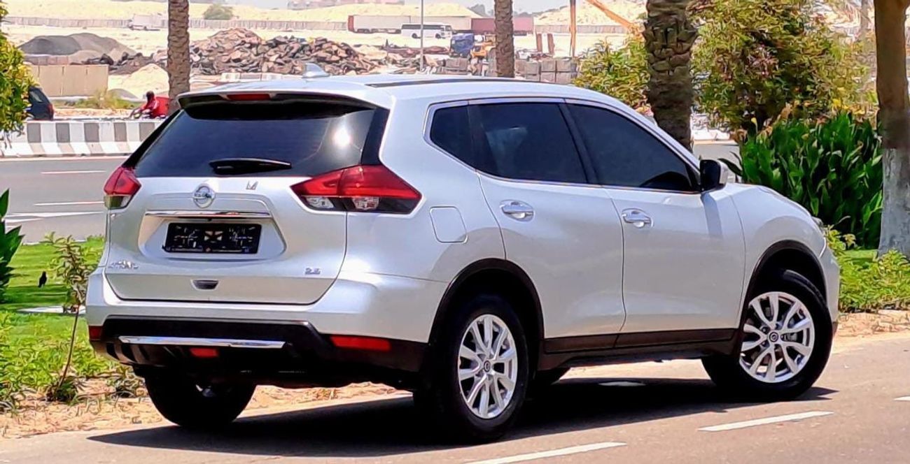 نيسان إكس تريل S 2.5L FWD (5 Seater)