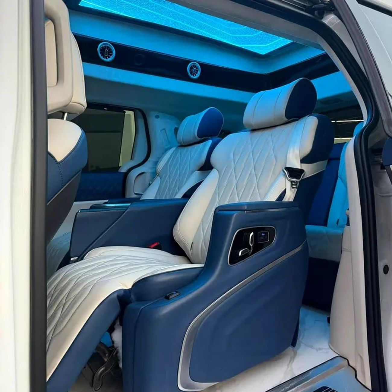Kia Carnival Brand - Korean Specs - Luxury Family Minivan