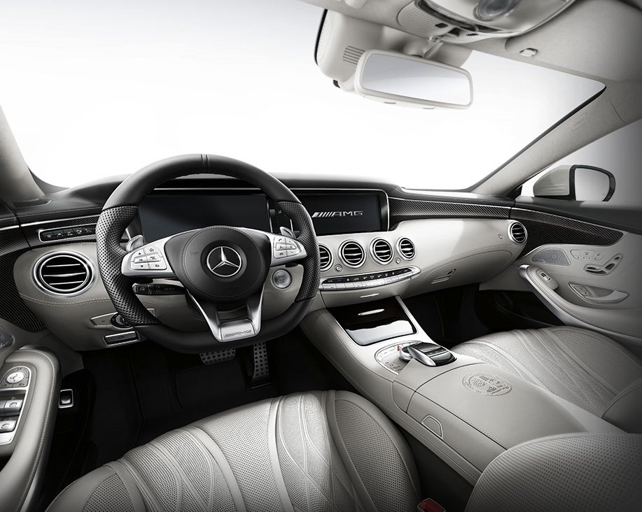 Mercedes-Benz S 63 AMG Coupe interior - Cockpit