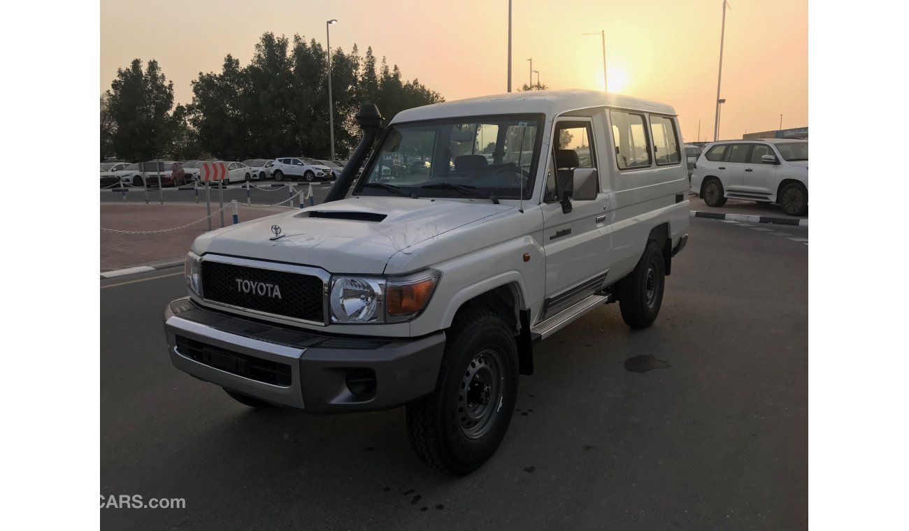 Toyota Land Cruiser HARDTOP (70 SERIES) 4X4 4.5L V8 DIESEL