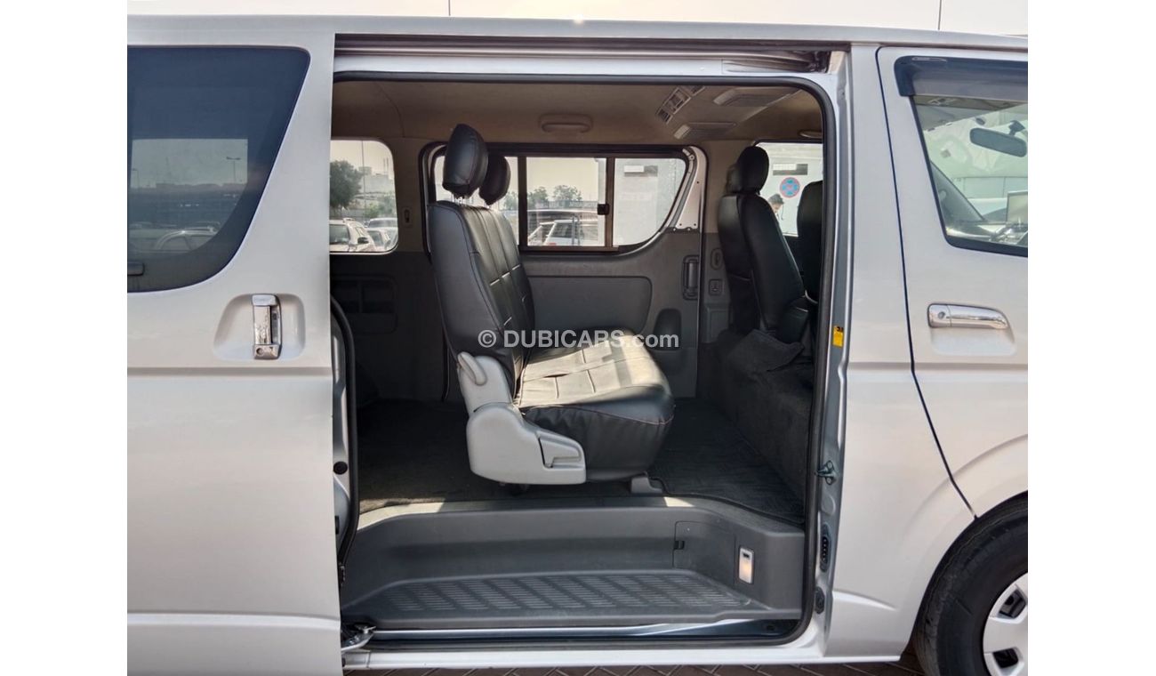 Toyota Hiace TOYOTA HIACE VAN RIGHT HAND DRIVE (PM1326)