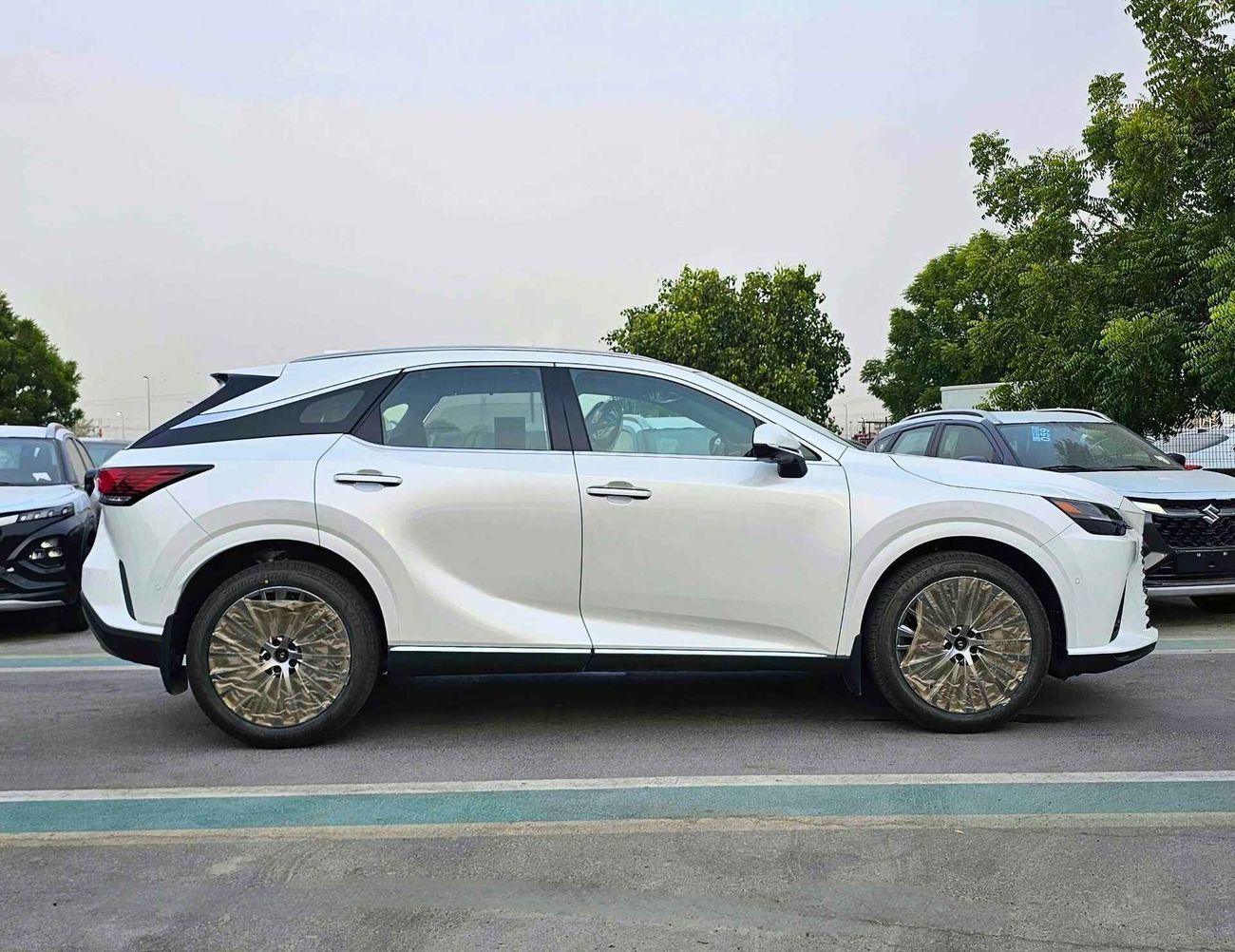 Lexus RX350 LUXURY / 2.4L V4 PETROL / HIGH OPTION / PANORAMIC ROOF / CODE#RXEO