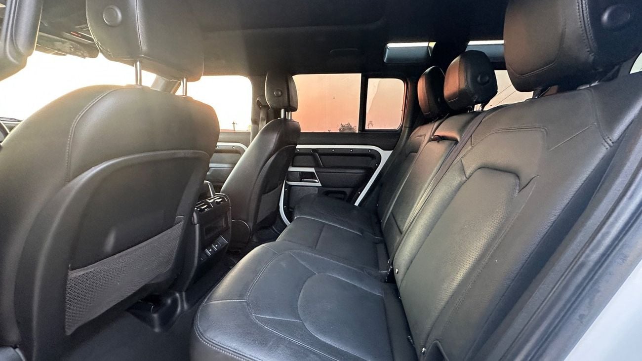 Land Rover Defender 110 S P300