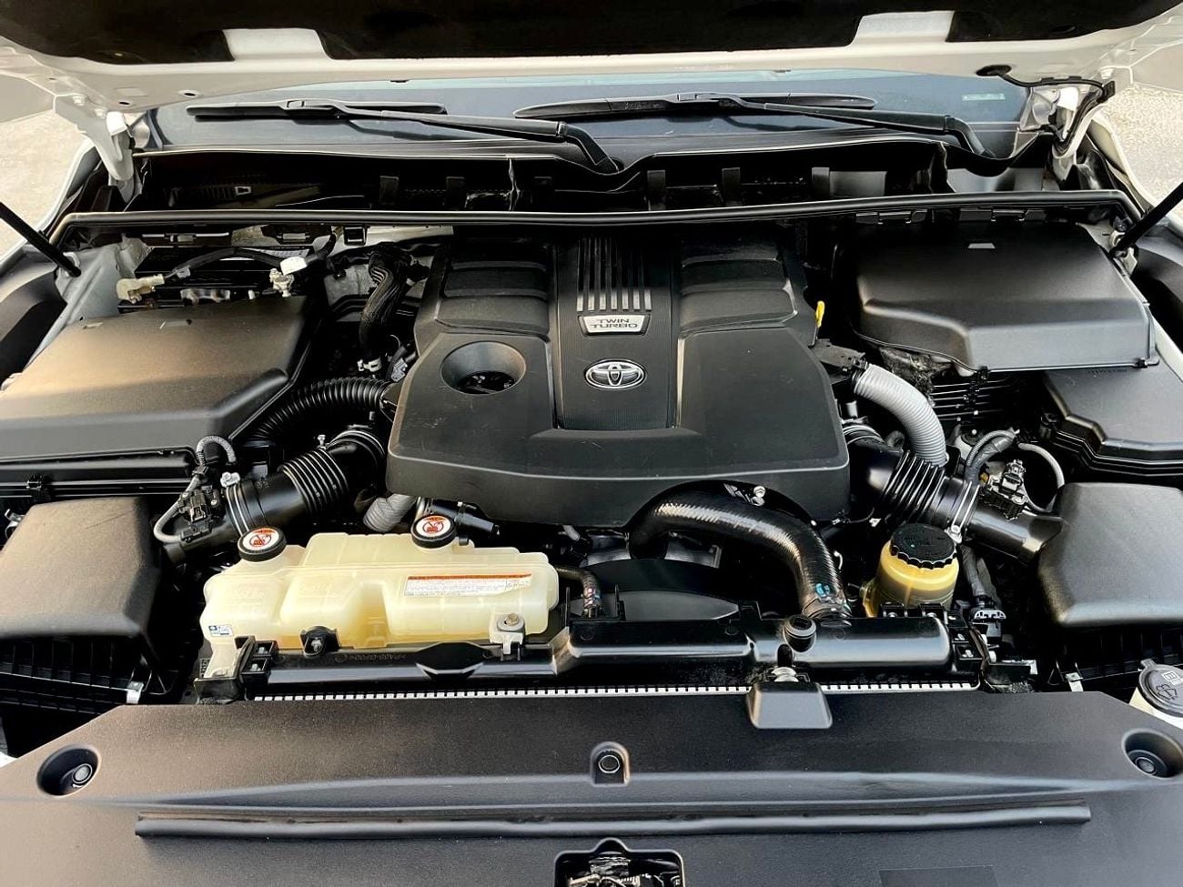 تويوتا لاند كروزر VXR 2022 Model TWIN TURBO 3.5L ENGINE FULL OPTION VERY CLEAN AND PERFECT CONDITION