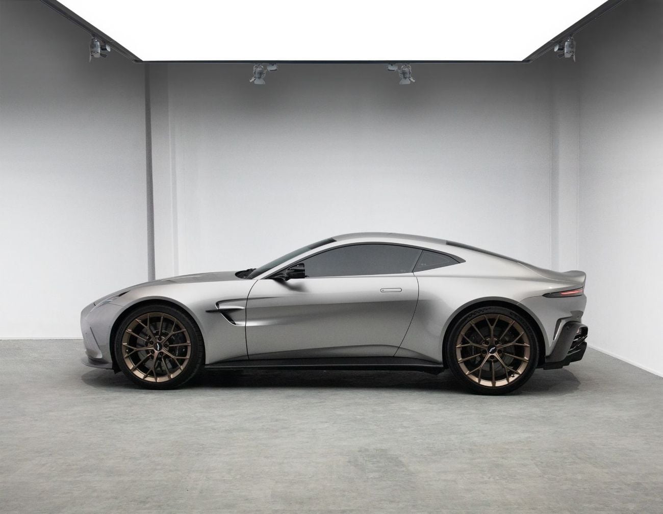 Aston Martin Vantage Standard V8