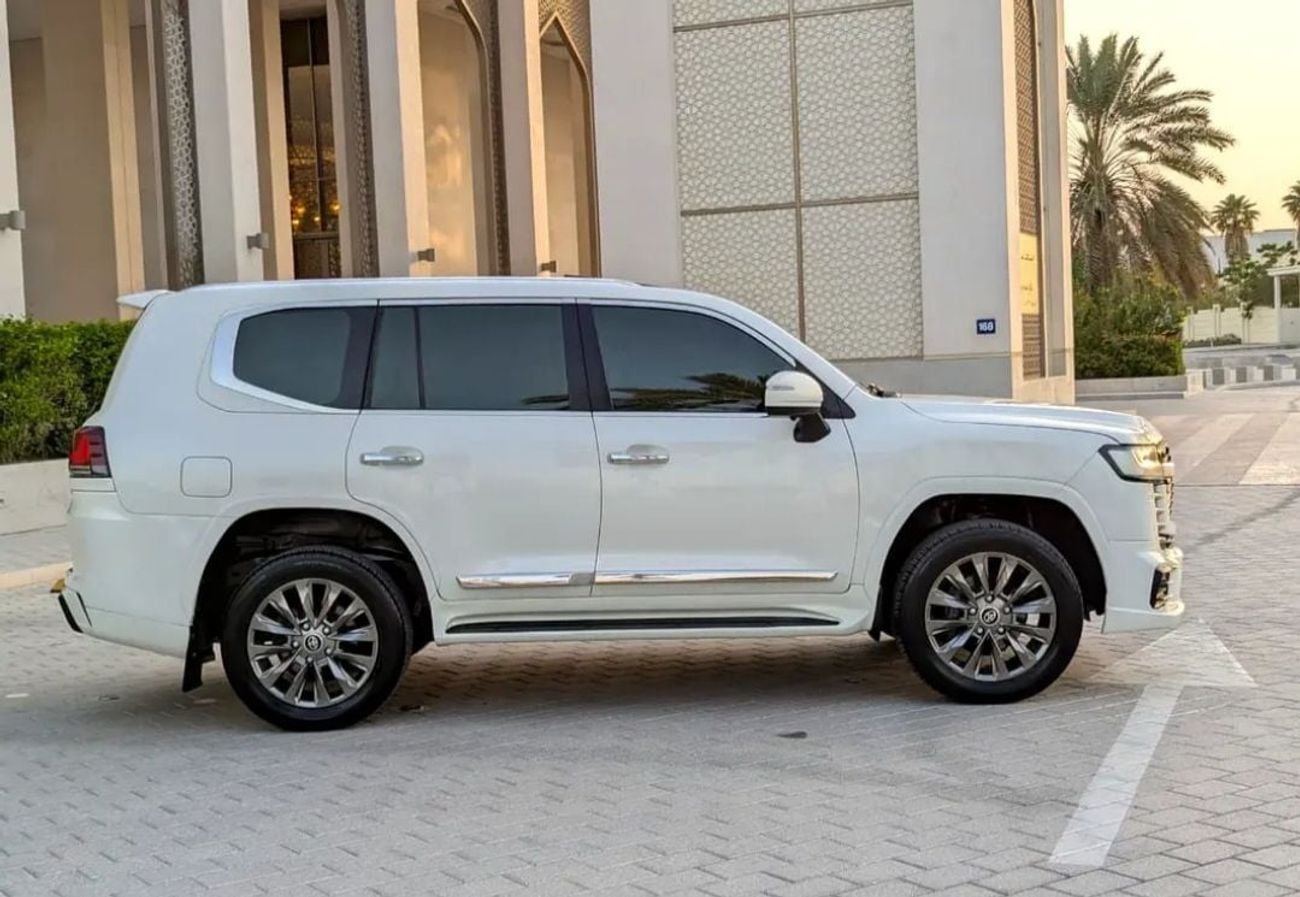 تويوتا لاند كروزر Toyota landcruise 2015Model GXR Top Full option Facelifted 2026 4.0L v6 petrol Engine Colour White p