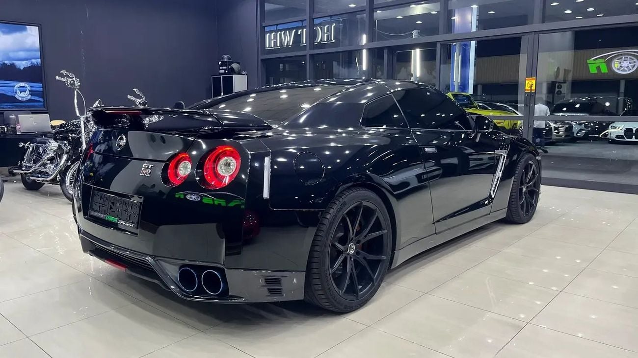 Nissan GT-R BLACK EDITION Nissan GT-R Nismo 2015