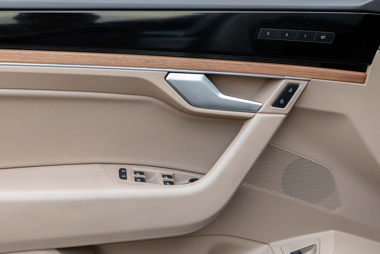 Volkswagen Touareg Touareg Atmosphere Highline | 2,742 P.M | 0% Downpayment | Low Kms | Warranty!