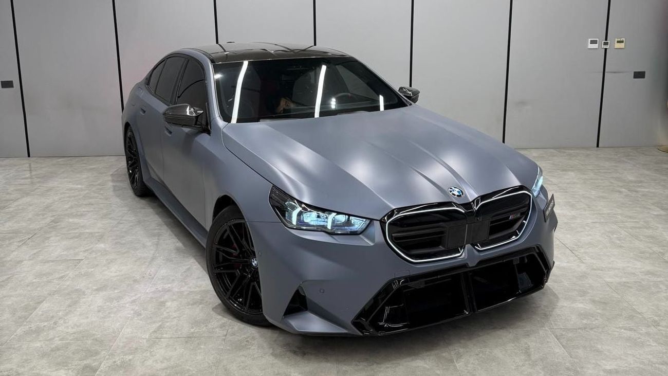 BMW M5 STANDARD AGMC DUBAI / 5 Years Warranty + Service Contract