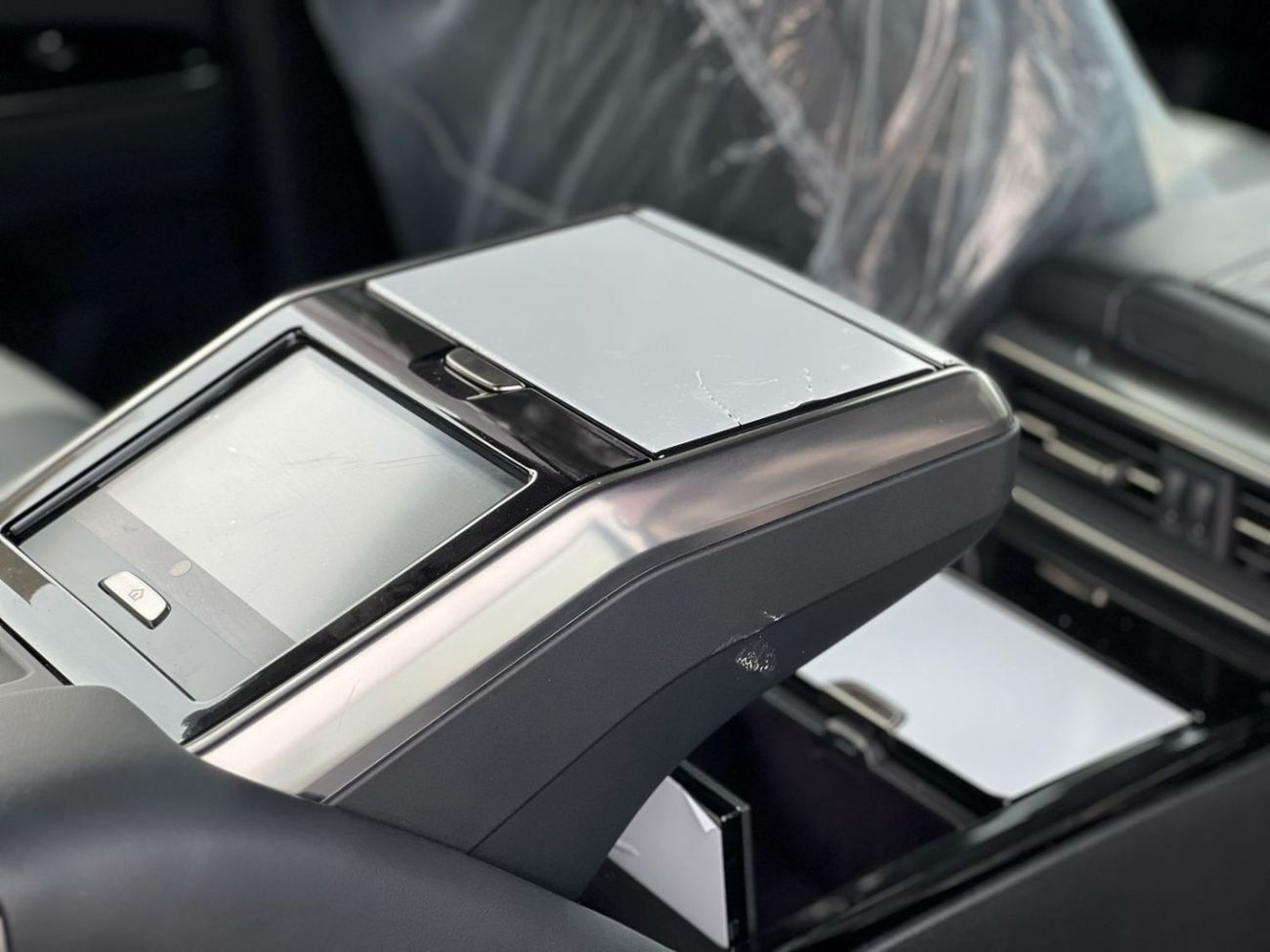 Lexus LX 600 VIP LAUNCH EDITION  w/Black Package 3.5L