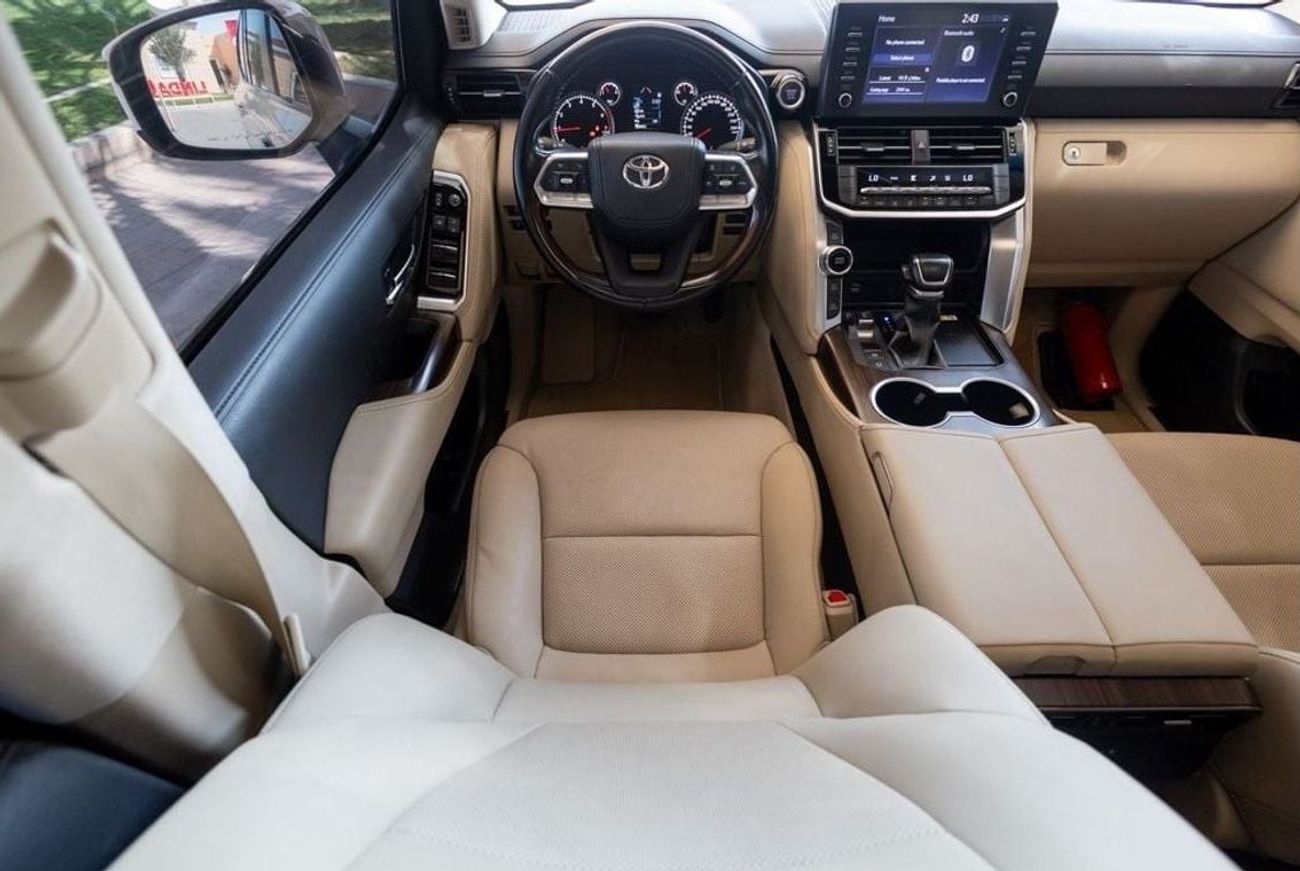 Toyota Land Cruiser GXR 3.5L Toyota Land Cruiser GXR 2022 GCC under Warranty with Flexible Down-Payment.