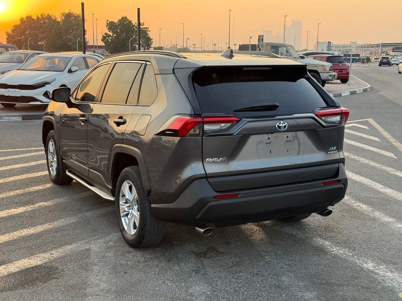 تويوتا راف ٤ XLE 2.5L