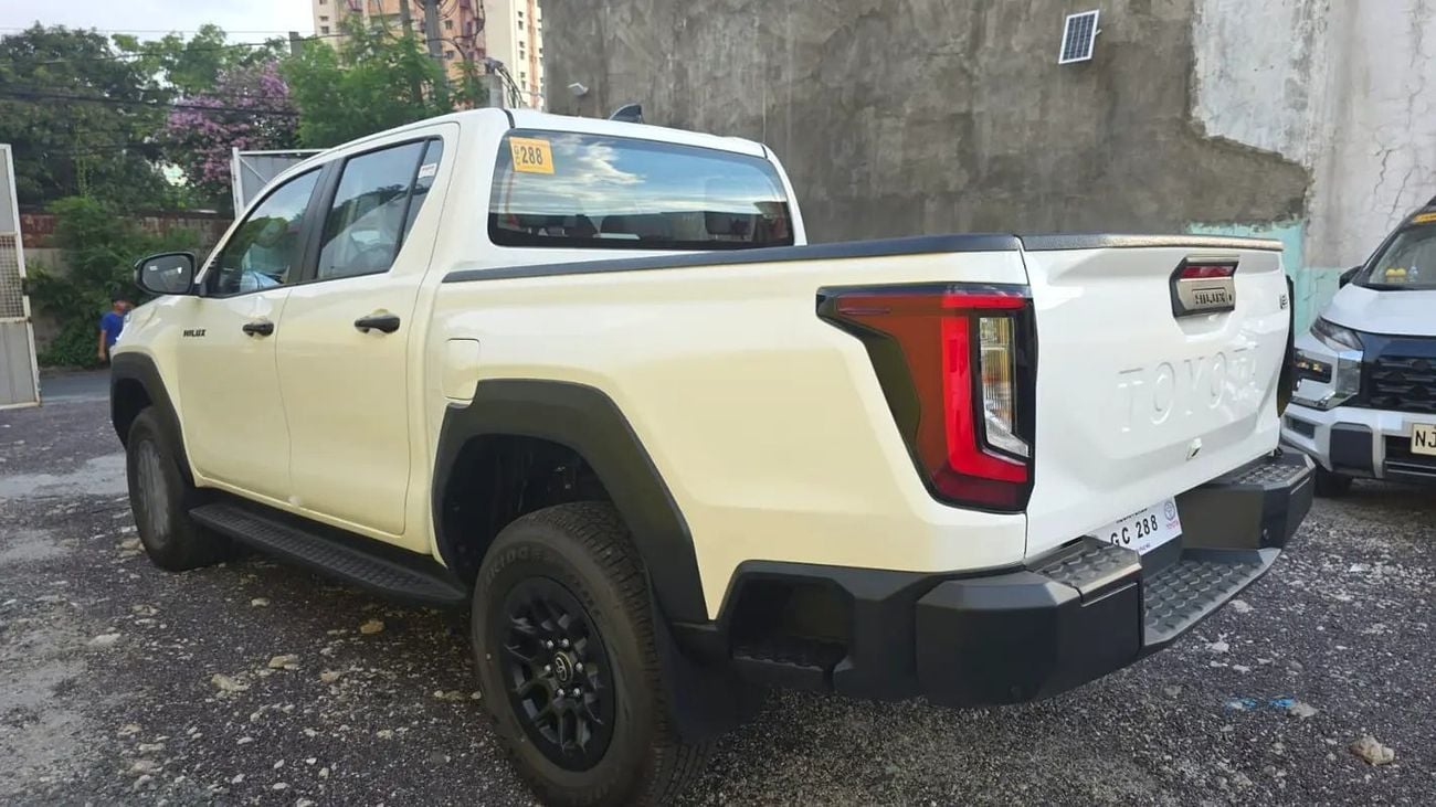 Toyota Hilux Hilux E 2.8L MT