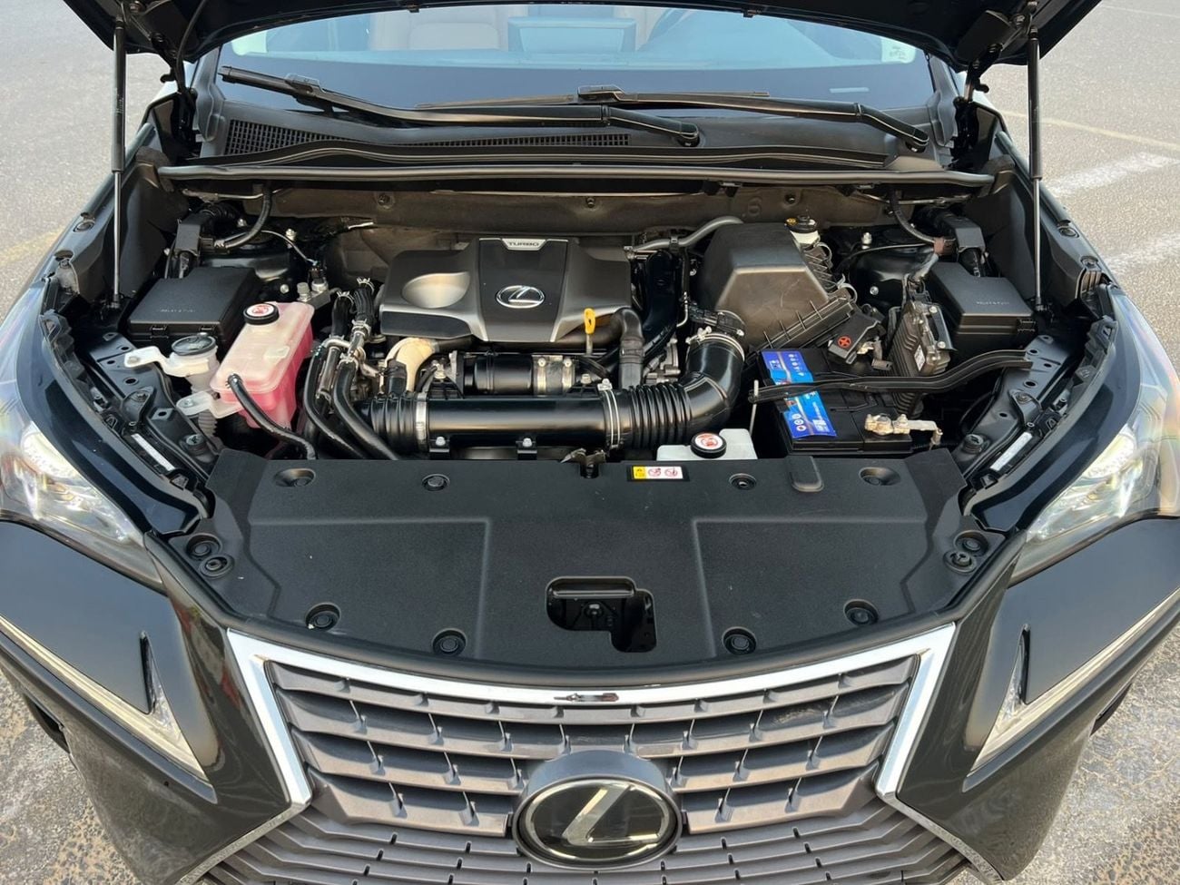 لكزس NX200t لكزس NX تيربو 2020 كاملة المواصفات، محرك 2.0 لتر V4، دفع رباعي، كاميرا خلفية وحساسات، فتحة سقف، مفتا