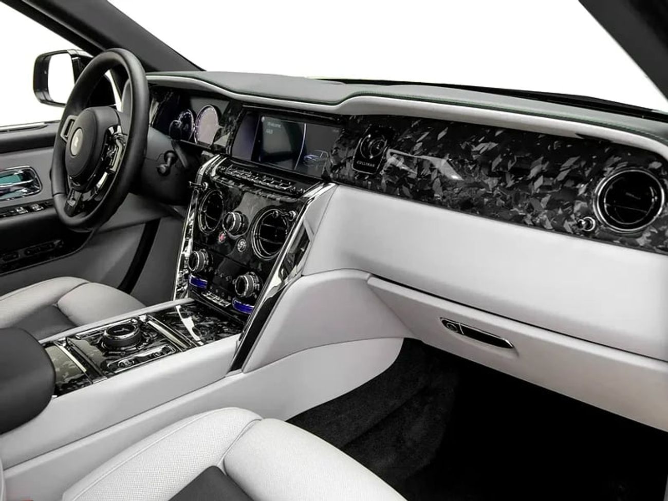 رولز رويس كولينان Cullinan with Mansory Kit