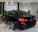بي أم دبليو 520i EXCLUSIVE LUXURY ELITE BLACK 520i || TOP RANGE || GCC || SCREENS || LIKE
