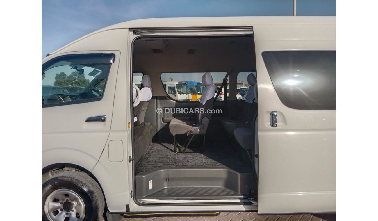 Toyota Hiace TOYOTA HIACE COMMUTER VAN RIGHT HAND DRIVE(PM05477)